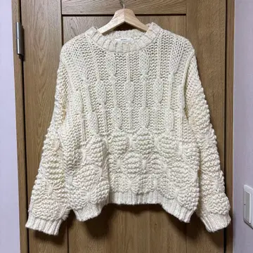 새상품급 DISCOAT 아이보리 케이블 니트 스웨터