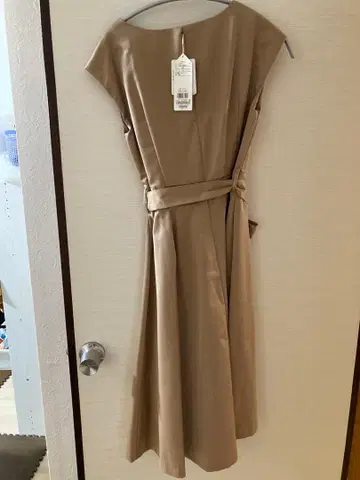 AG by aquagirl 베이지 슬리브리스 원피스