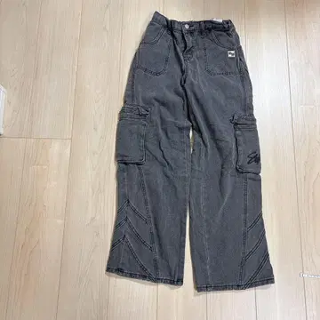 그레이 카고 팬츠 자수 로고 포함 12Y