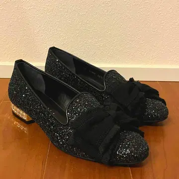 다이애나 글리터 리본 포함 블랙 펌프스