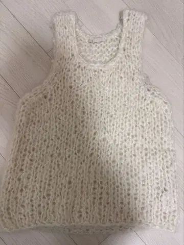 plage 점보탐 슬리브리스 니트탑 베이지