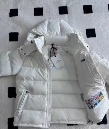 새상품급 MONCLER 화이트 다운 자켓 S