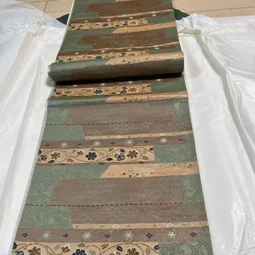 전통적인 후쿠로 오비 그린과 베이지 스트라이프