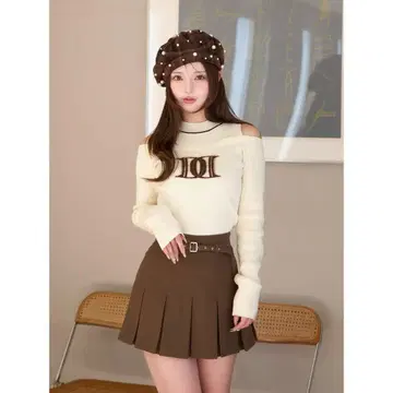 다리치 레이어드 로고 니트탑