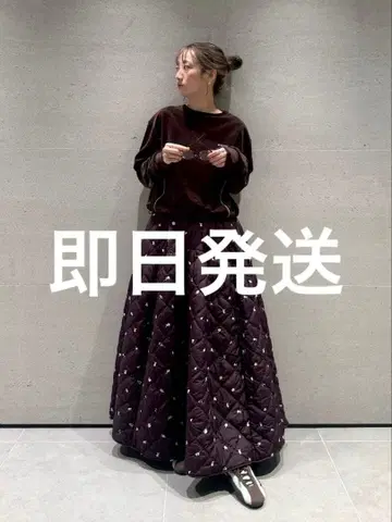 emmi 플라워 자수 퀼팅 스커트