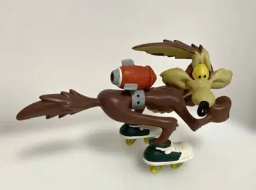 와일리 코요테 피규어 롤러 스케이트