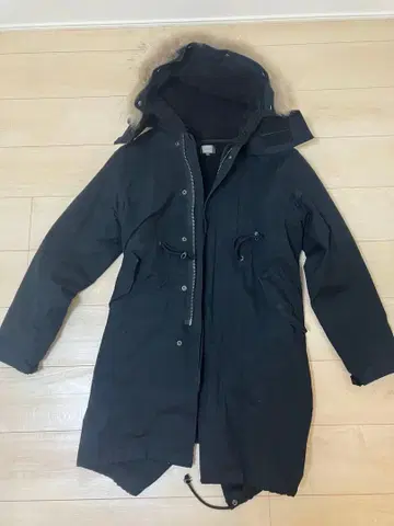 블랙 퍼 달린 모즈 코트