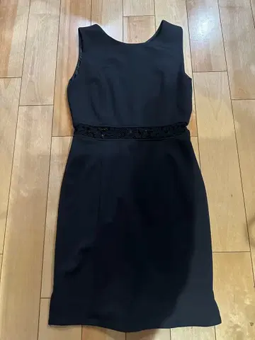 블랙 슬리브리스 무릎 기장 원피스