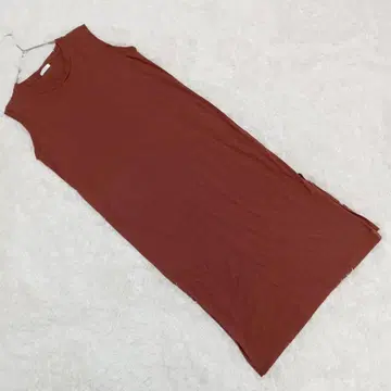 [로리즈팜] (F) 슬리브리스 슬릿 롱 원피스 I라인