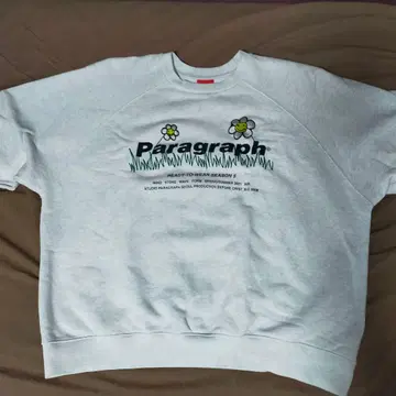 Paragraph 플라워 로고 풀오버 맨투맨 화이트