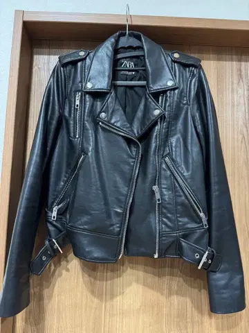 ZARA 블랙 가죽 라이더 자켓