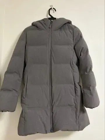 유니클로 심리스 다운 숏코트 그레이 S