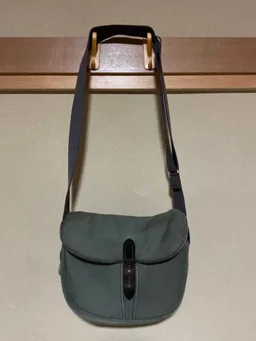 Brady 숄더백 카키 그린 (레어)