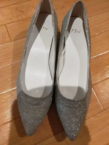 Fin 글리터 펌프스