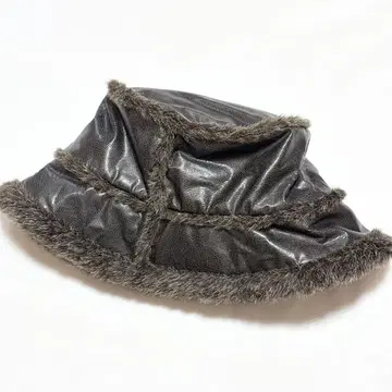 퍼 디자인 버킷 햇 가죽 느낌 차콜