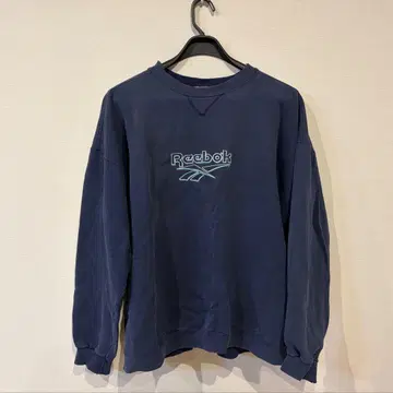 Reebok 네이비 자수 로고 맨투맨
