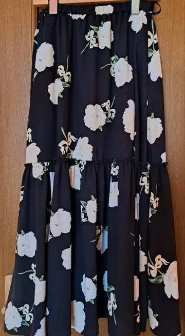 잉게보그 2025 작약 스커트