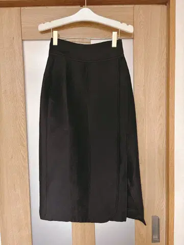 TOMORROWLAND 블랙 랩 미디 스커트