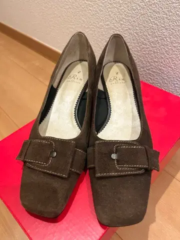 브라운 스퀘어토 펌프스 26