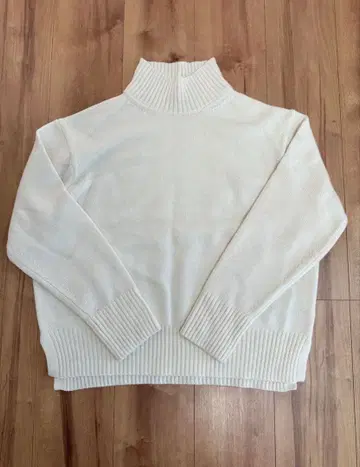 UNITED ARROWS 화이트 터틀넥 니트