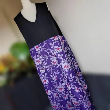 명선과 블랙 무지로 만든 점퍼 스커트