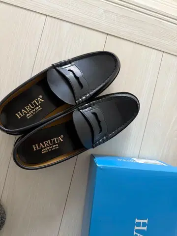 HARUTA ARVIN 블랙 로퍼