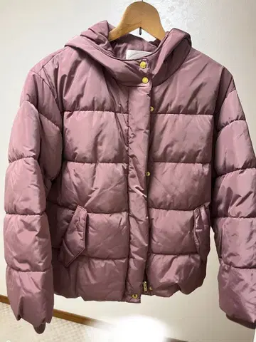 후드 부착 핑크 다운 자켓