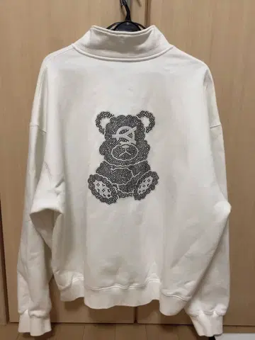 OY 큐빅 곰 로고 하프 지퍼 트레이닝복 화이트