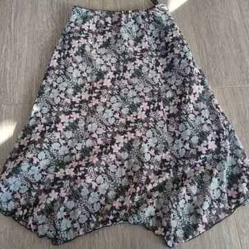 LyON 꽃무늬 플레어 스커트