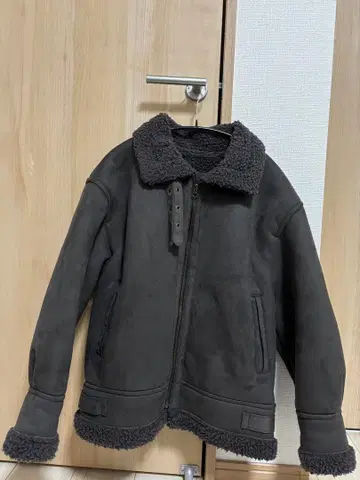 LOWRYS FARM 다크 그레이 자켓 코트