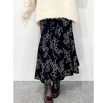 리젝시 꽃무늬 플레어 롱 스커트
