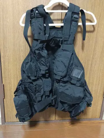 CP COMPANY 베스트 다기능 다목적 밀리터리 아웃도어 블랙