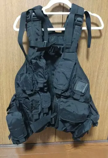 CP COMPANY 베스트 다기능 다목적 밀리터리 아웃도어 블랙