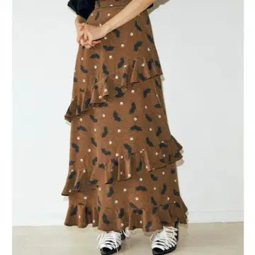 PAMEOPOSE 파메오 포즈 Swan Pearl Spiral Skirt