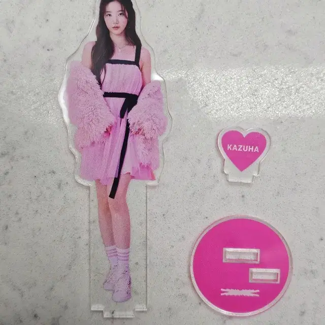 르세라핌 카즈하 아크릴 스탠드