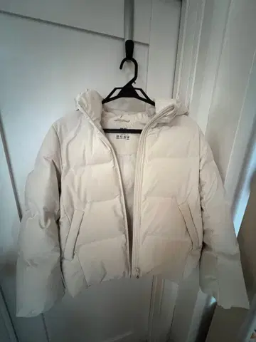 유니클로 심리스 다운 화이트