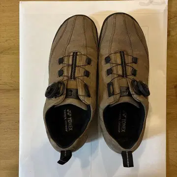 YONEX 파워 쿠션 스니커즈 브라운