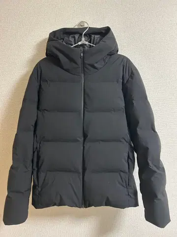 [ 새상품급 ] 유니클로 심리스 다운 후드티 블랙 L 2024 가을/겨울