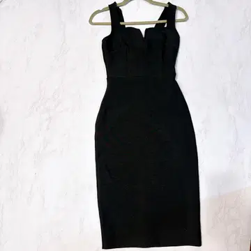 아름다운 라인 블랙 원피스 타이트 뒷지퍼