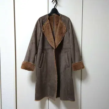 나노 유니버스 새상품급 페이크 무스탕 코트