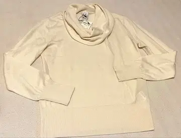 캐시미어 혼방 아이보리 V넥 니트 42