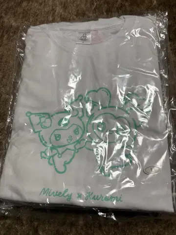 TWICE LOVELYS x SANRIO 셋업