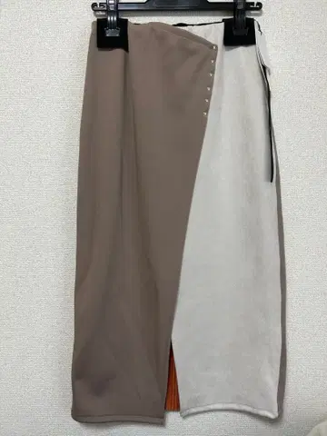 가격 인하 새상품 에이미 로우 플리츠 레이어드 본딩 랩스커트 베이지