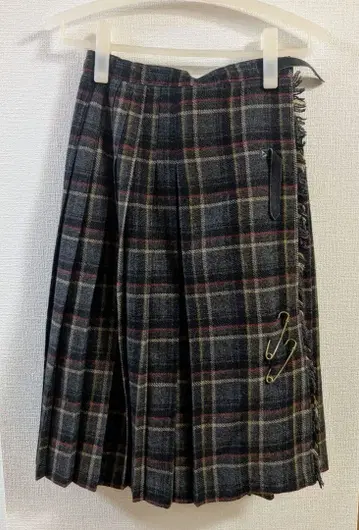 체크 무늬 플리츠 스커트