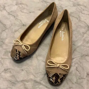 [ 새상품급 ] DIANA artemis 베이지 스웨이드 발레 슈즈 플랫