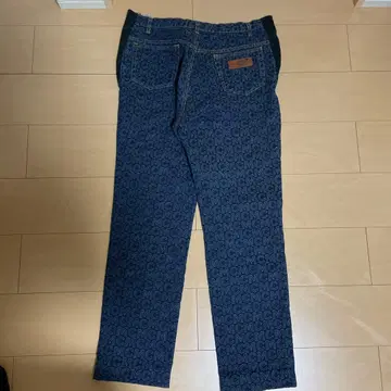 MCM 로고 패턴 스트레이트 데님 팬츠