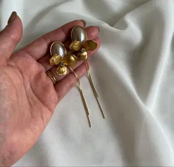 꽃 모티브 골드 귀걸이 브라이덜 액세서리