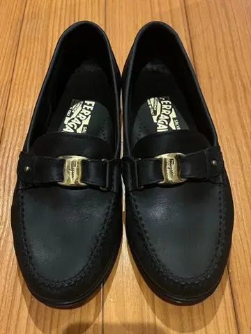 미사용품 페라가모 블랙 로퍼 골드 버클
