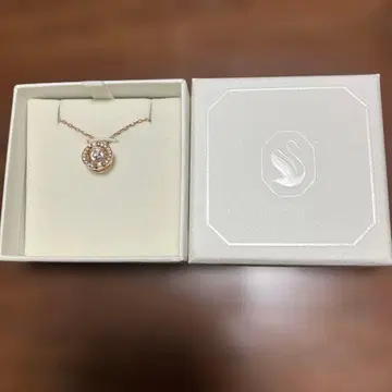 스와로브스키 댄싱 크리스탈 목걸이