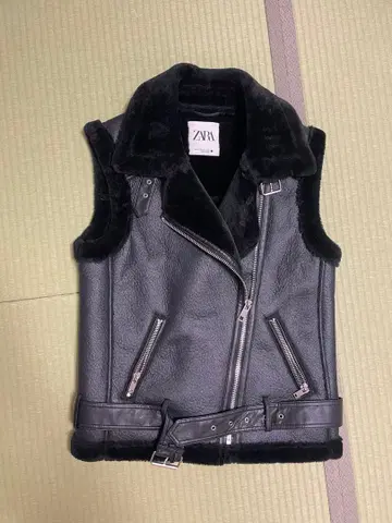 ZARA 블랙 가죽 슬리브리스 자켓